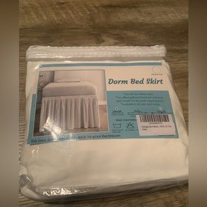 Dorm bed skirt